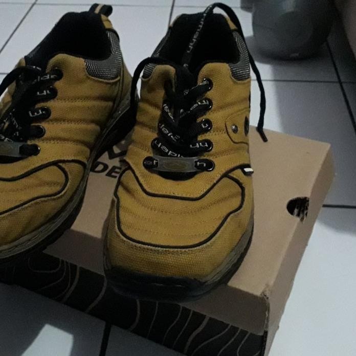 SEPATU GUNUNG WEIDENMANN SIZE 43