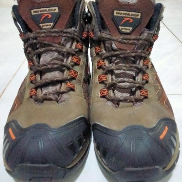 SEPATU OUTDOOR PRO WORLD CUP