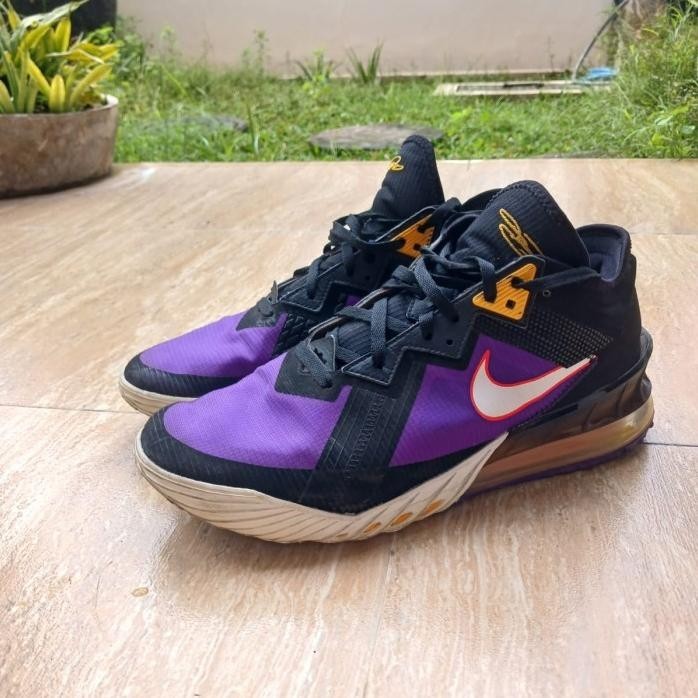 NIKE LEBRON 18 LOW BLACK PURPLE AUTHENTIC ORIGINAL