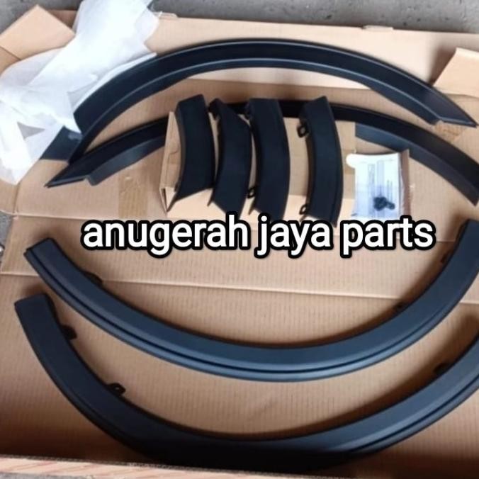 Bodykit Over Fender Innova Venturer Facelift 2021-2022 Original