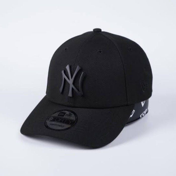 Topi New Era 9Forty Topi New York Yankees Black Mini Metal Badge