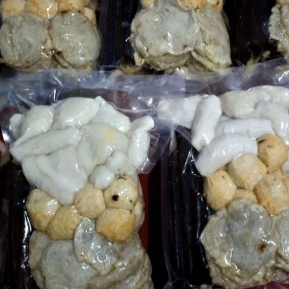 

PEMPEK PALEMBANG ISI 20 PCS ASLI PALEMBANG