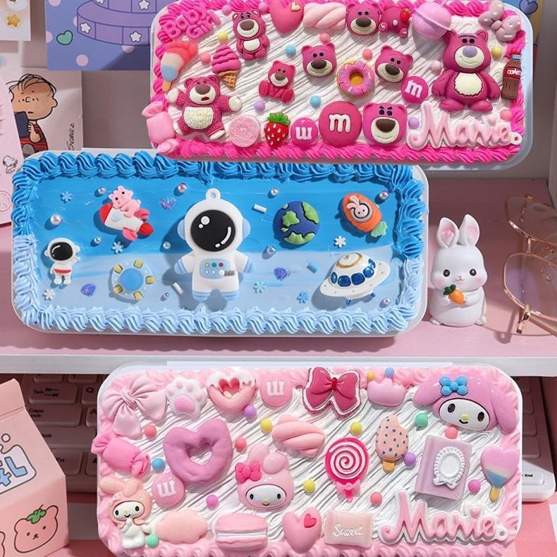 

ORIGINAL Kit Kotak Pensil DIY Deco Cream Clay Pencil Box DIY Pensilcase Kotak Alat Tulis Anak Perempuan/Cream Clay Pencil Box Paket Material Lotso DIY Pencil Box Sanrio Soft Clay Cream Kotak Pensil Kotak Stationery m-4