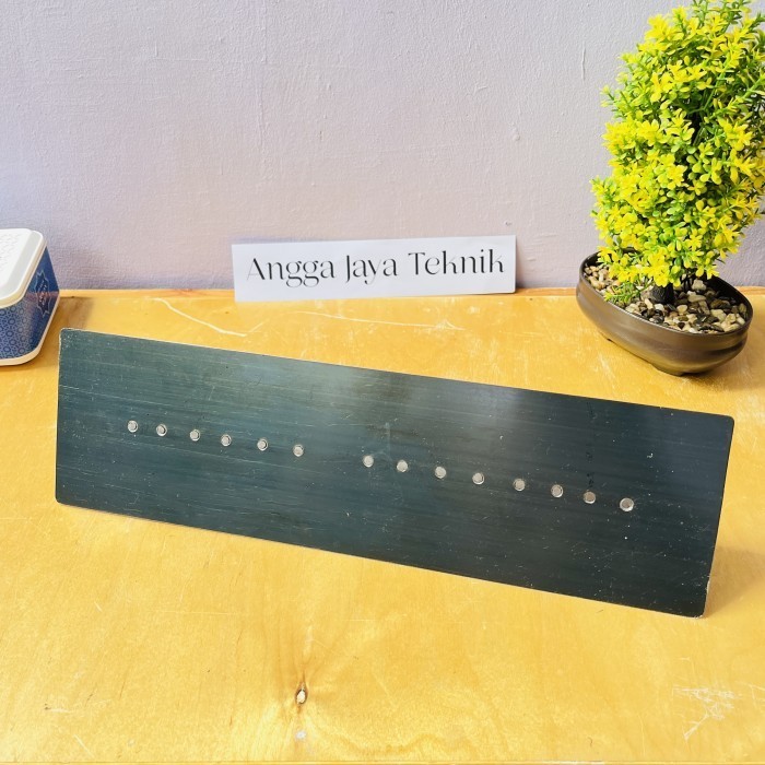 Raskam atau Roskam plat baja 35cm ( alat acian tembok )