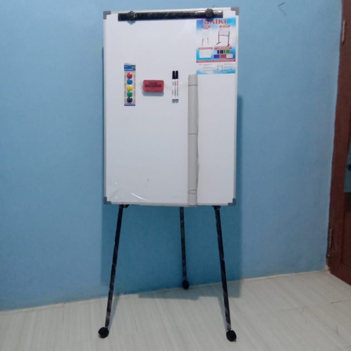 

Flipchart / papantulis DAIKI magnetic roda uk 70x100 Cm