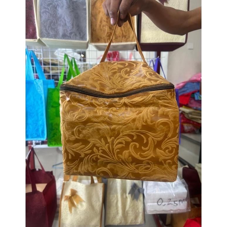 

Ox04 HARGA LUSIN ISI 12 BIJI- TAS HAJATAN KUBUS EMBOS PREMIUM TEBAL ASLI 70 GSM SIZE 22x22 -PAKAI RESLETING- Berkualitas