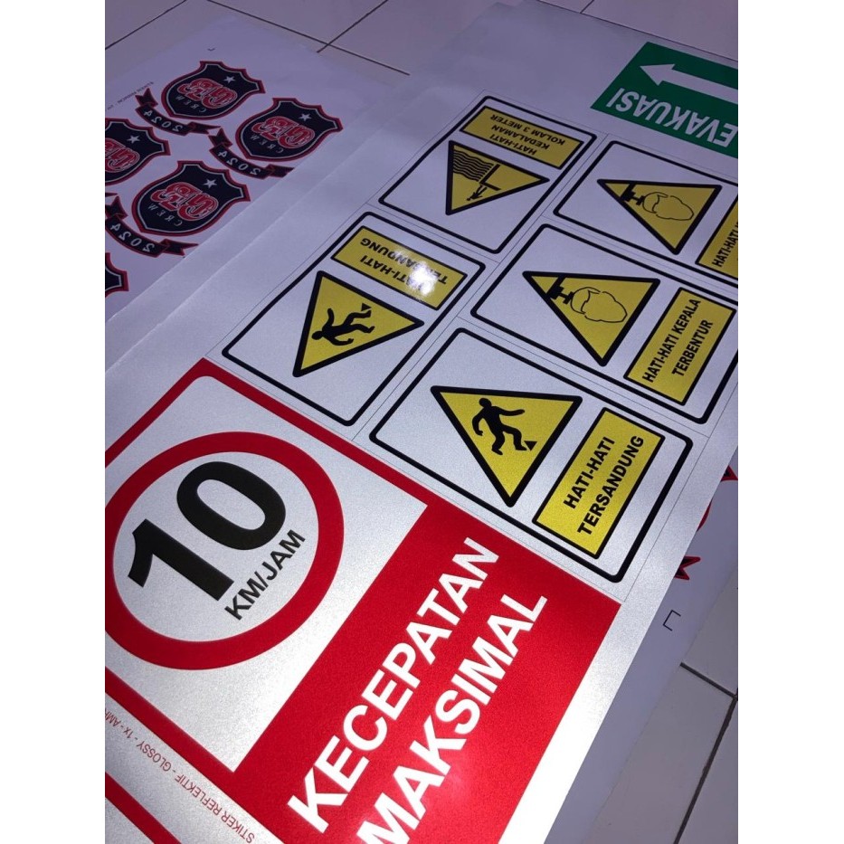 

Sale Cetak Stiker Scotlite / Reflektif Meteran + Laminating + Cutting Pola