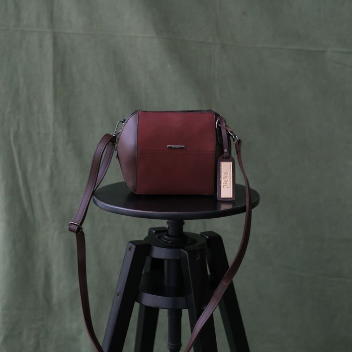 SPECIAL [Free Dust Bag dan Bubble Wrap] Slingbag Flicka DD 20