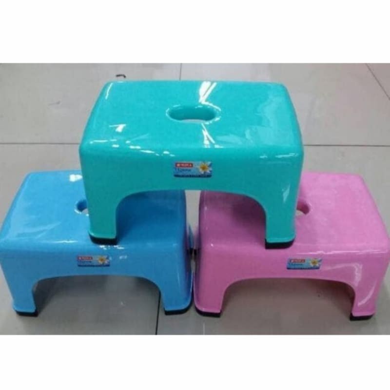 Jengkok Plastik Segi Lion star/kursi pendek Lion star