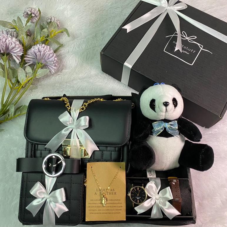 

rt-4 GIFTBOX WANITA PREMIUM HAMPERS CEWE KADO BESTIE BlLACKSERIES SET HADIAH Original