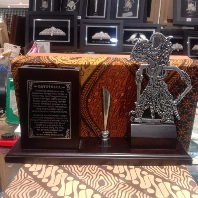 

Baru | Pen Holder + Kartu Nama Gatotkaca