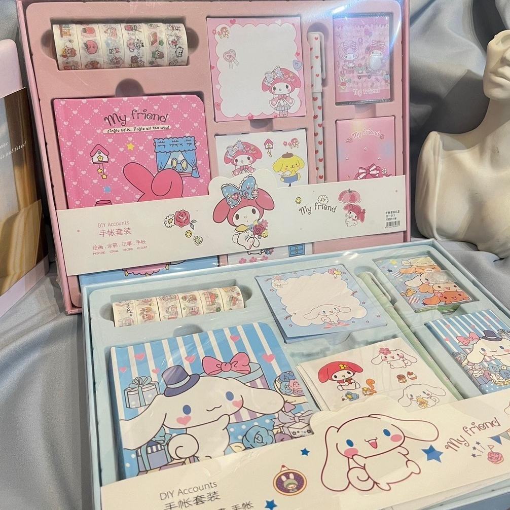 

fx-76 Paket Jurnal Set/Gift Box Hampers anak/Hadiah / Notebook Journal Diary / 6 in 1 Boba Alat Buku Tulis Lengkap Scrapbook Cute Girl Sanrio Cinnamoroll My Melody Kuromi Panda Peach Kelinci Duffy Cat Sweetheart Cake Shop Import Grosir Ready COD Sale