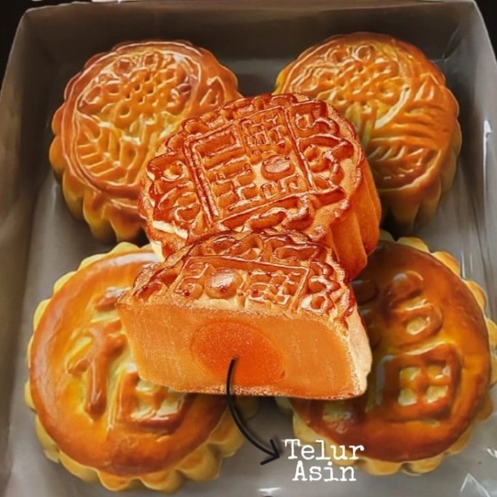 

Kue Bulan Telur Asin/Tong Chiu Gwee Piah/Tong Ciu Guek Pia/Mooncake