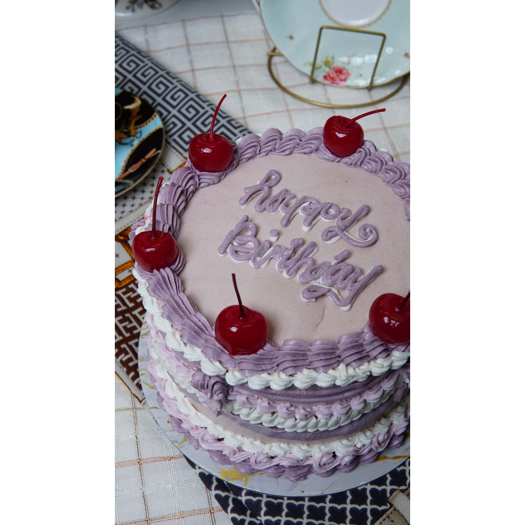 

Lilac vintage cake