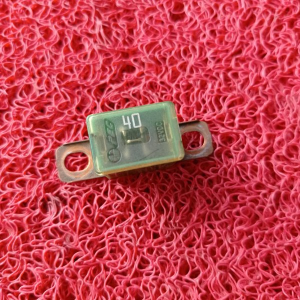 Fuse Sikring Kotak 40A Kaki Ke Samping