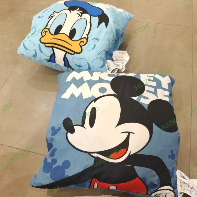 MINISO Bantal Tangan MICKEY MOUSE Collection (sz.30x30cm)