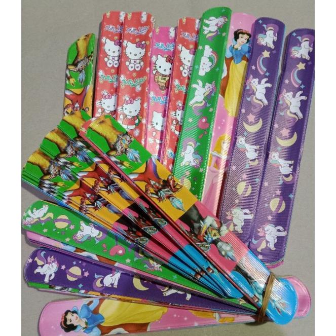 

Terbaru Penggaris Gelang Gambar Isi 20 Pcs