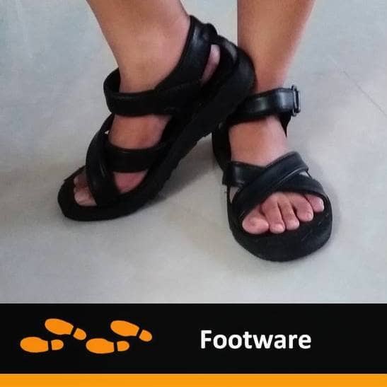 Sepatu sendal model gunung pria haji umroh outdoor warna hitam