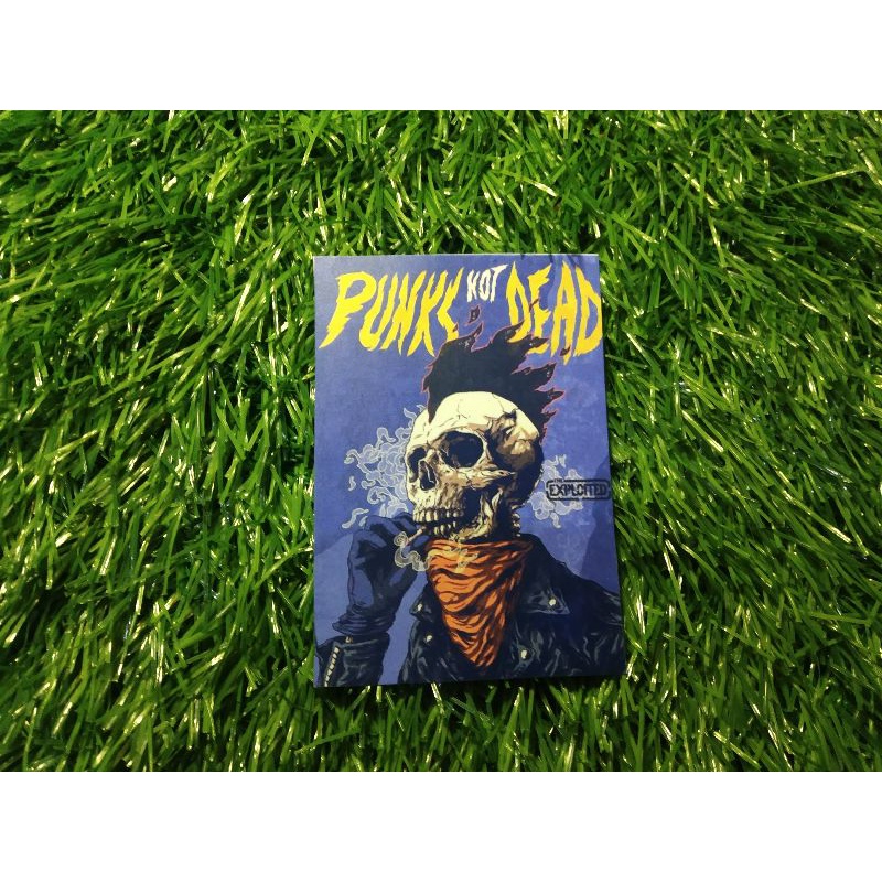 

print stiker punks not dead