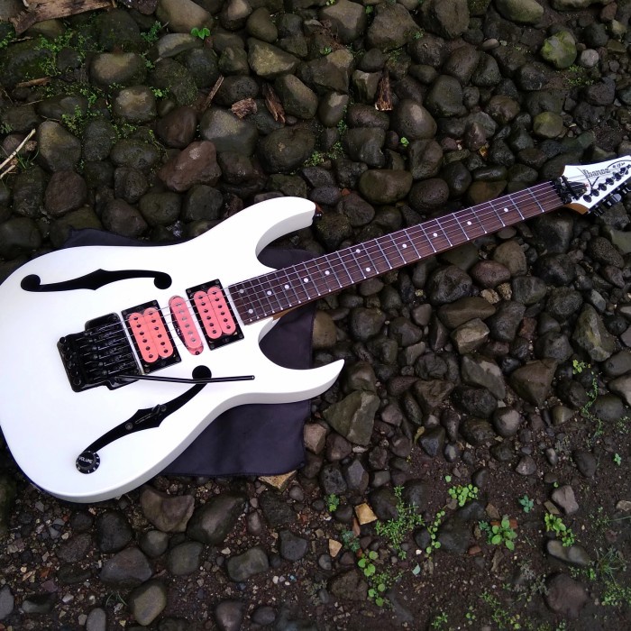 Gitar Ibanez PGM3 WH Paul Gilbert Signature