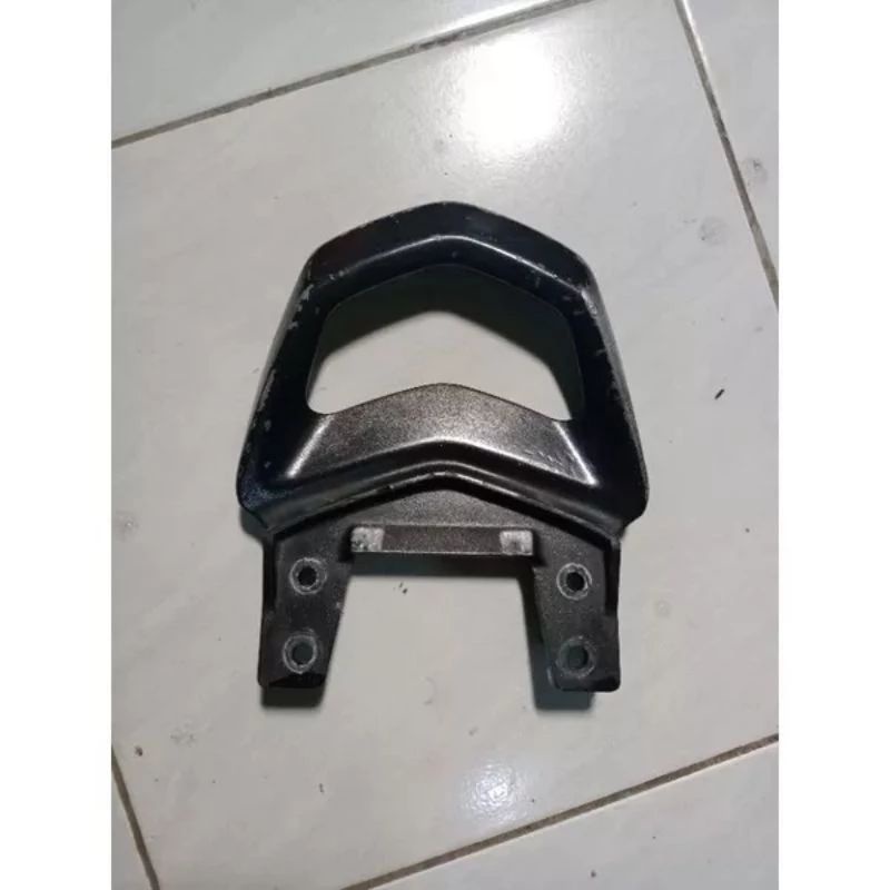 Behel Bagasi Pegangan Jok Motor Vixion 3C1 Original Second