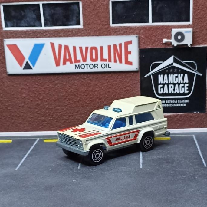 Majorette Cherokee 269 Ambulance Made In France (LO580)