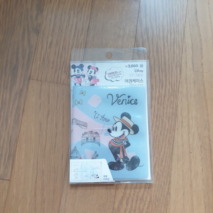 DAISO KOREA DISNEY PASSPORT CASE