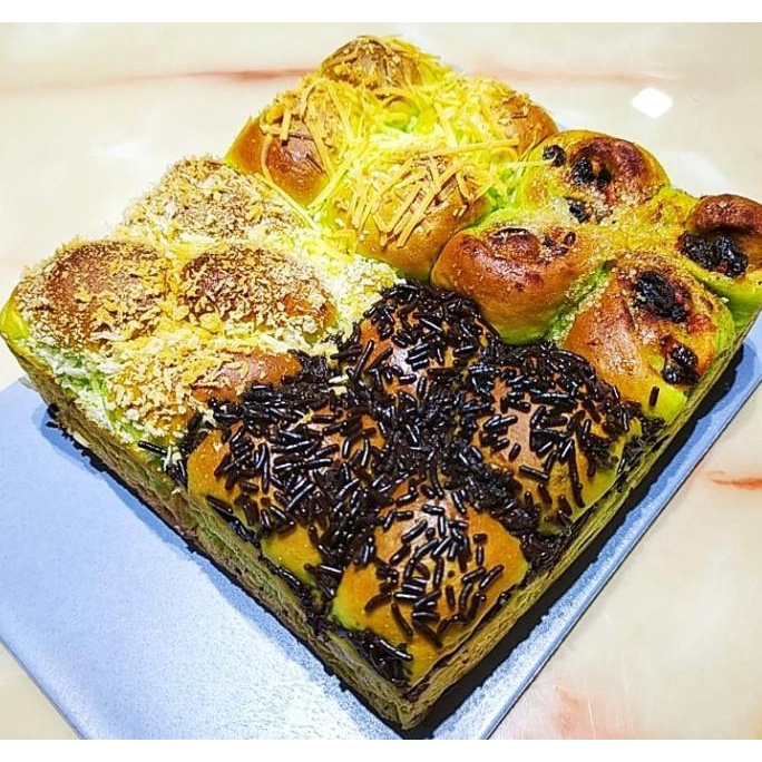 

Bread Roti sobek pandan coklat-keju-kelapa-kismiscinammon