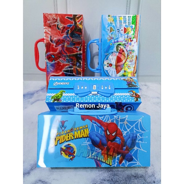 

ATH Kotak Pensil 3D / Tempat Pensil 3 Tingkat / Tempat Pensil Kode dan Koper Motif Cowok