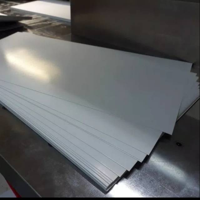 

Kertas Art Carton/Art R 260 Gsm A4 Isi 100 Lembar-Art Karton 260 Gram
