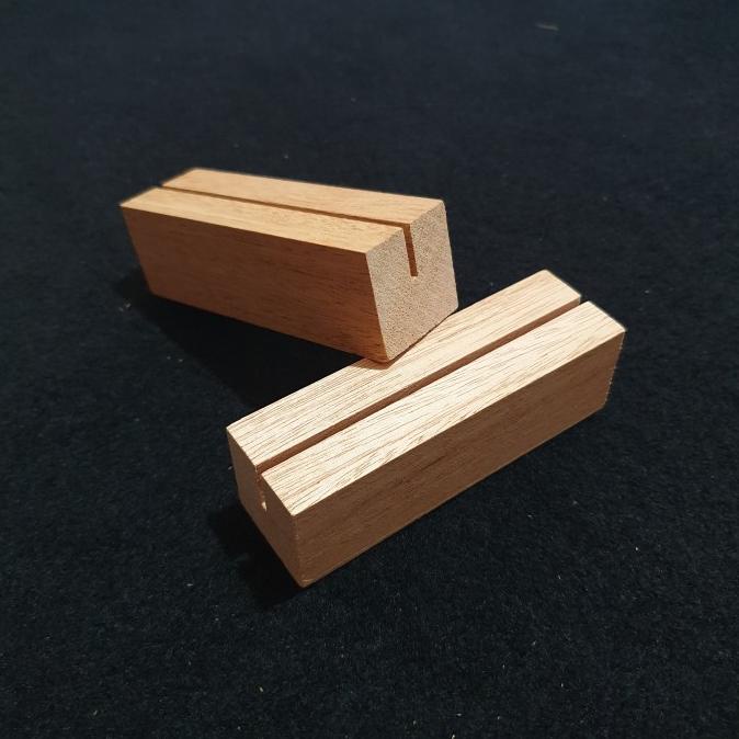 

Buruan serbu] Dudukan acrylic nomer meja card photo holder 10 x 3 x 3cm (lubang 2mm)