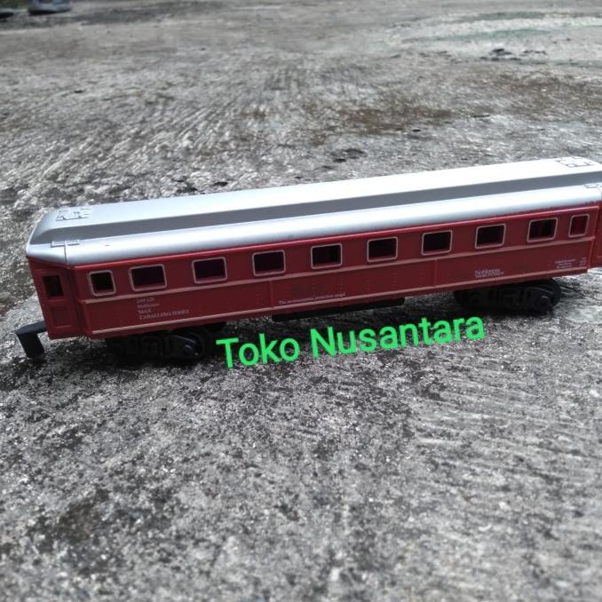 Gerbong Penumpang Merah Mainan Miniatur Kereta Api Rail King Pengiriman Cepat