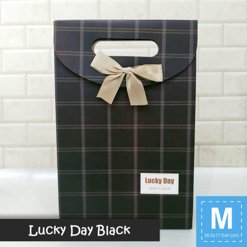 

Paper Bag Pita Motif Ukuran M / Tas Kertas Kado - LUCKY DAY