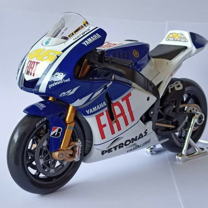 ✅COD Miniatur Diecast Motor Gp Yamaha Fiat 2008 Valentino Rossi Motogp Berkualitas