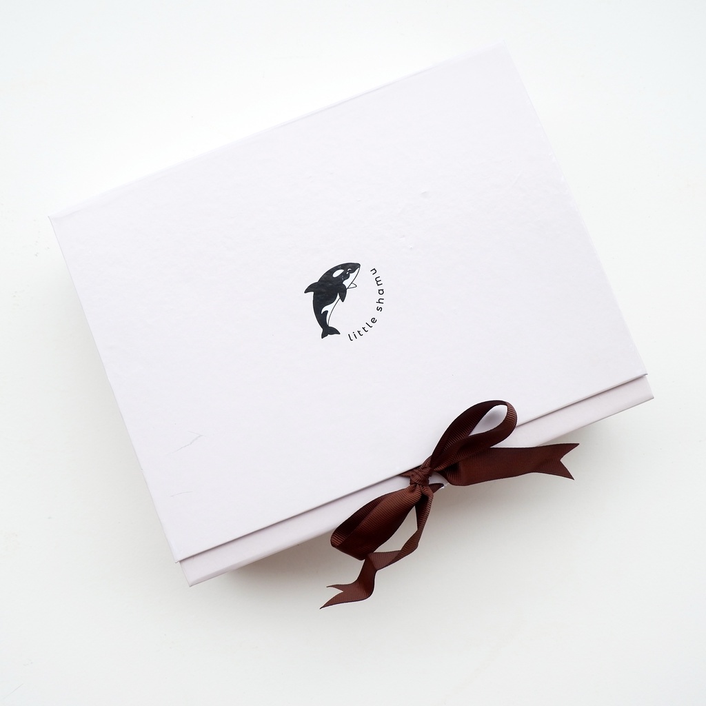 

Hard Box ( Kotak Hampers Termasuk Greeting Card )