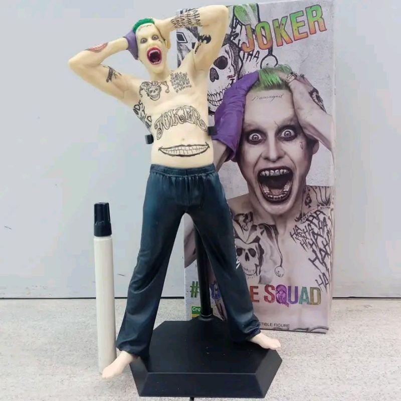 mainan static figure Crazy toys joker suicide squadjared lettoTinggi 30 cm atau 12inchStatue patungD