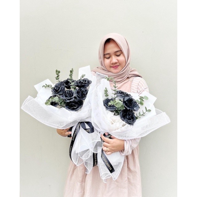 black rose bouquet bunga mawar hitam artificial kado ultah wisuda