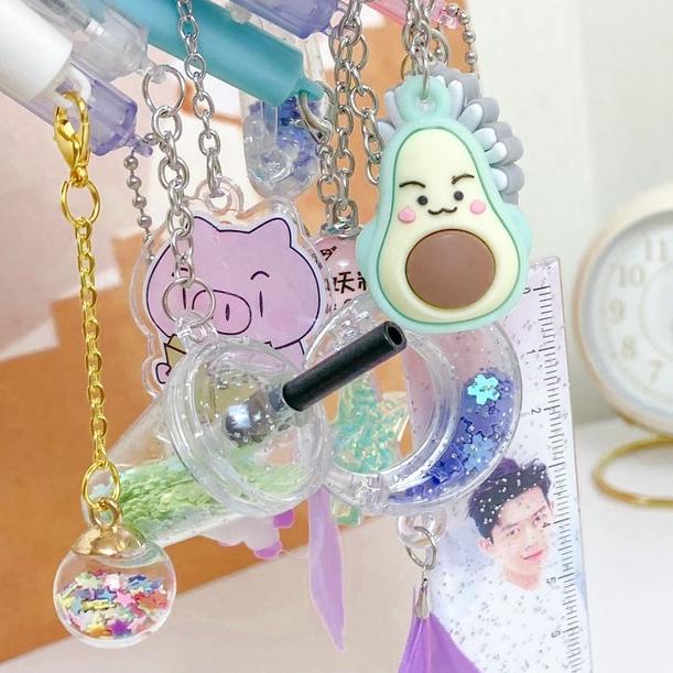 

PROMO 1 LUSIN / 12 PCS SET PEN GEL / PULPEN TINTA HITAM ACAK RANDOM AESTHETIC CUTE MOON LILAC BULAN SABIT GLITTER DAISY SOUVENIR BINGKISAN ALAT TULIS ANAK MURAH GROSIR COD TERLARIS
