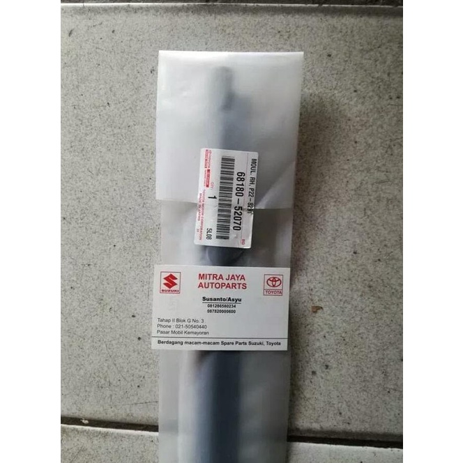 Pelipit/List Kaca Belakang Kanan Toyota Ist