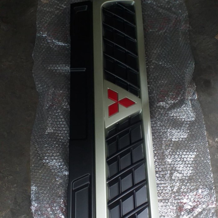 Grill depan L300 New