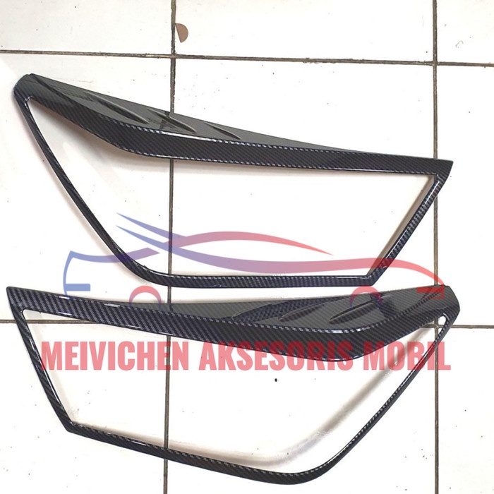 Garnish lampu depan carbon Mobil All New Ayla 2023