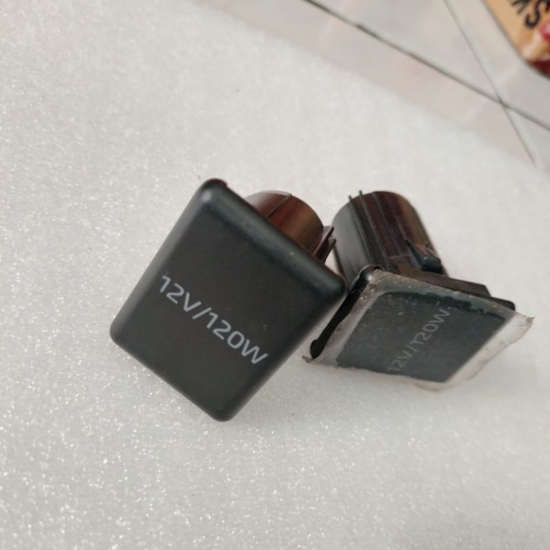 12 V POWER OUTLET SOCKET LIGHTER CHARGER MOBIL MOTOR ORIGINAL TOYOTA