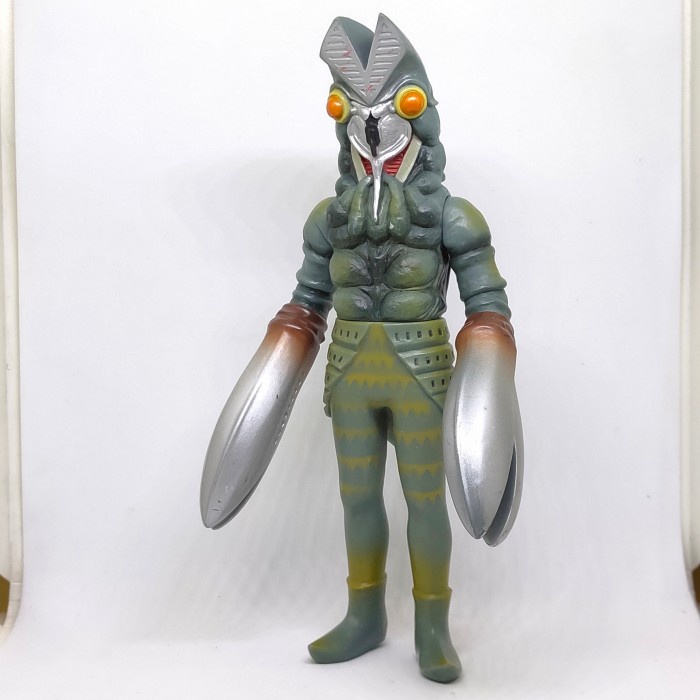ultraman alien baltan figure ultra monster series bandai 2004 green telorayampuyuh