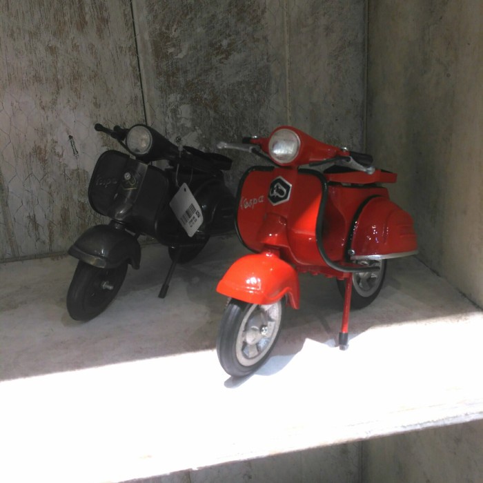 HOT SALE DIECAST VESPA SPRINT DIECAST VESPA MAESTO DIECAST VESPA SPRINT VELOCE TERMURAH