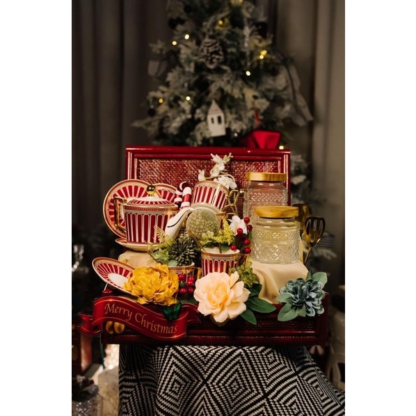 

Joyeux Christmas Hampers Promo Labelle_Porch