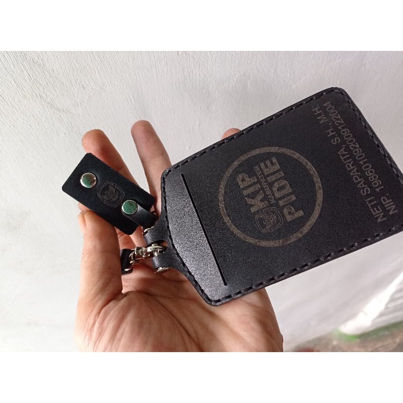 

Id Card Holder Kulit Custom / Name Tag Id Card Logo Bsi / Gantungan Id Card Kuli