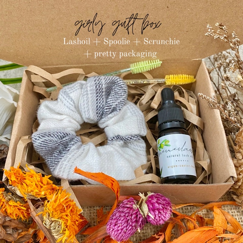 

Hampers Candle / Hampers Lebaran Eid / Gift Box Eid Mub / Hampers Lebaran / Hampers Idul Fitri /