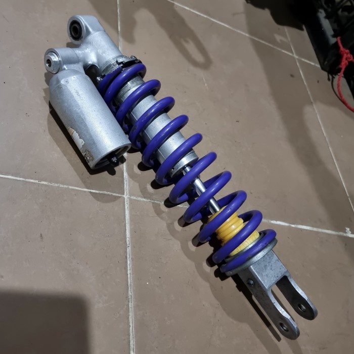 {BEKAS} monoshock shock belakang SE trail Suzuki RM 85 cc merk Showa Limited