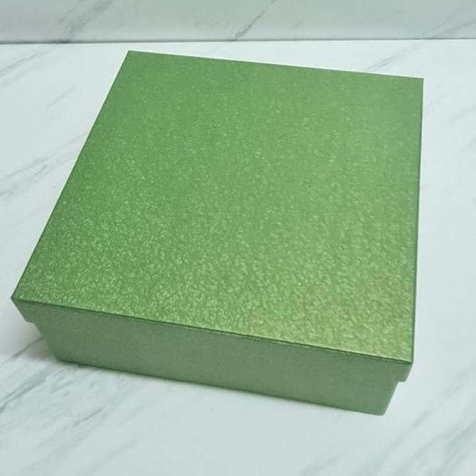 

Box Kue Lapis 22*22*8cm / kotak Kue imlek / hard box