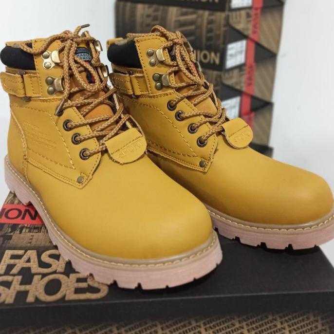 Sepatu // Boots Pria Sepatu Winter Waterproof - 39, Kuning Terbaik